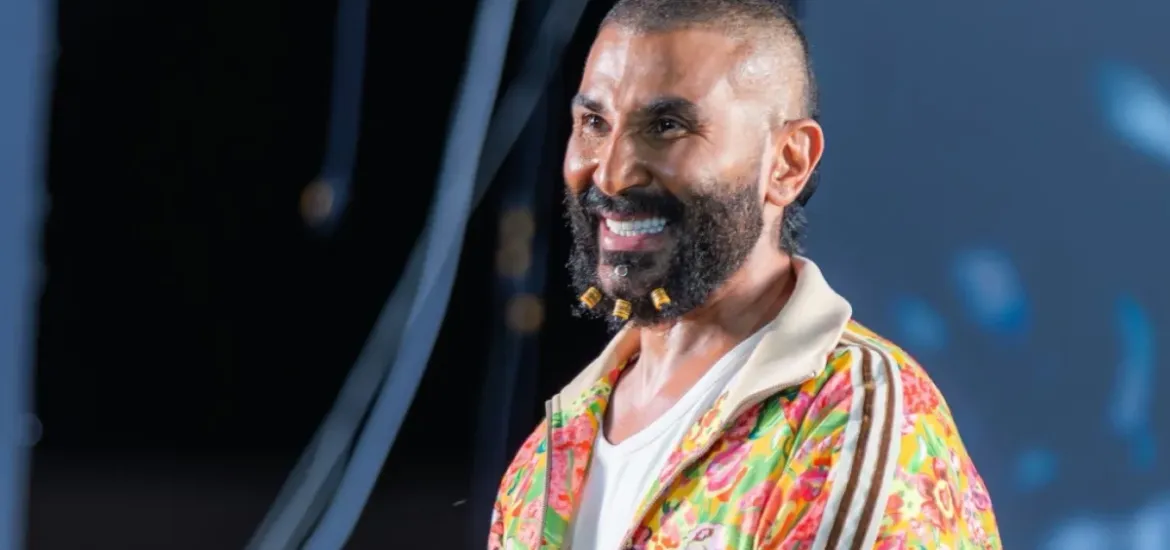 أحمد سعد يرد على الانتقادات: الناس بتحب الغريب.. ولو كنت طبيعي ماكنتش هبقى موجود