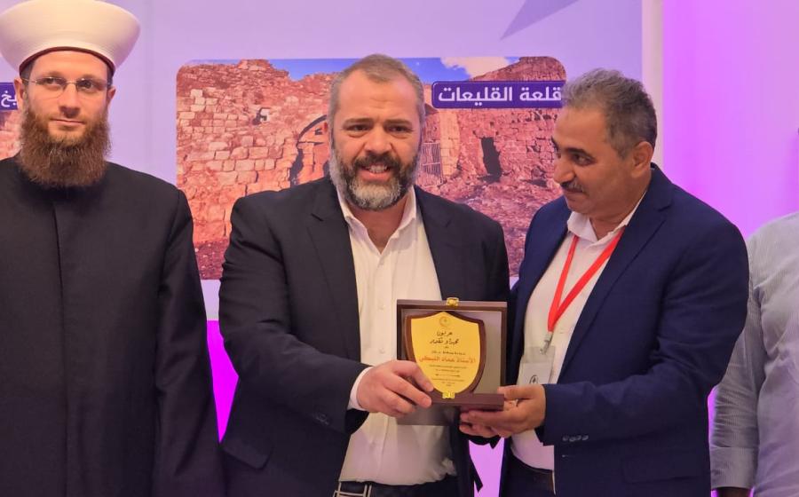الكردي ممثلًا محافظ عكار: تكريم رؤساء اتحادات البلديات ورئيس بلدية المقيطع في مهرجان إنمائي بعكار